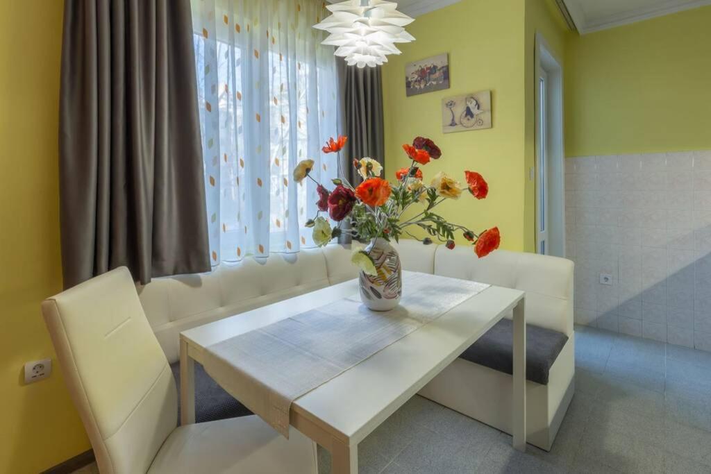 Kapriz - 2 Beds Aptmnt Near The Beach Варна Экстерьер фото